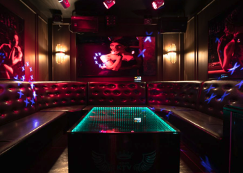 강남의 노래방의 매력 노래 부르기 그 이상